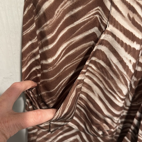 BCBG Maxazria 100% Silk Cream & Tan Dress - Picture 2 of 10